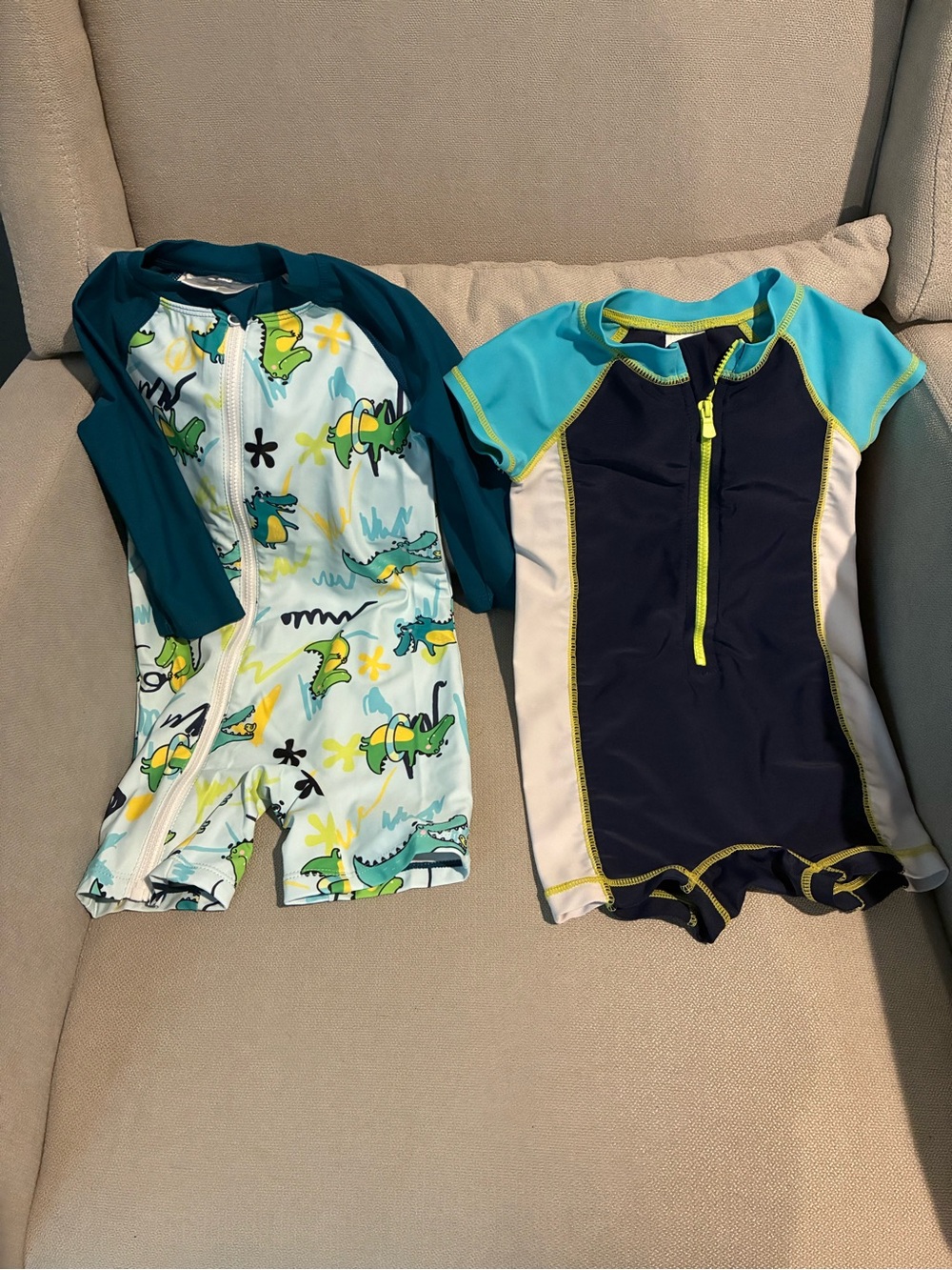 Set of 2 boys rash guards - 9-12m